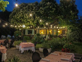 AURORA GIRARROSTO - Cerchi Ristorante e Albergo